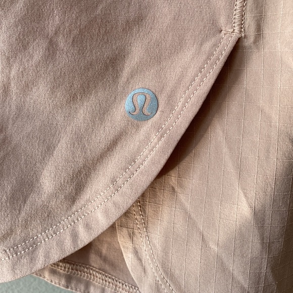 🌟Host Pick🌟Lululemon Lightweight Stretch Running Short Sleeve Shirt - Picture 8 of 15